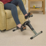 Small Foldable Home Exercise Machine with Pedals and LCD Screen - الصورة 5